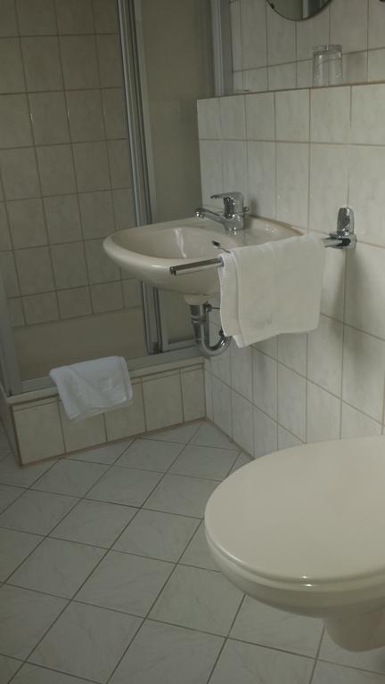 Hotel Restaurant Platamon Feuchtwangen Oda fotoğraf